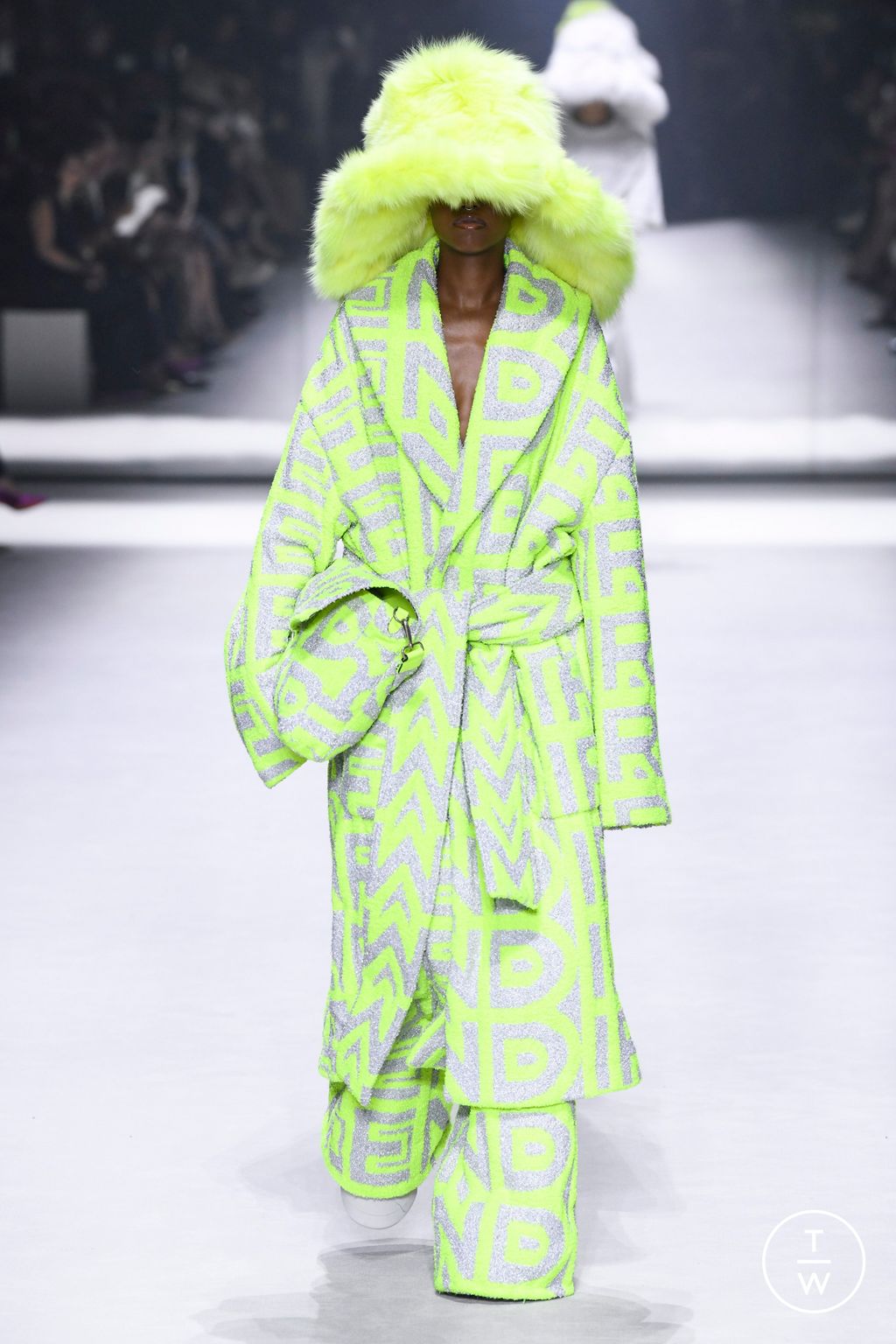 Fashion Week New York Resort 2023 look 49 from the Fendi collection 女装
