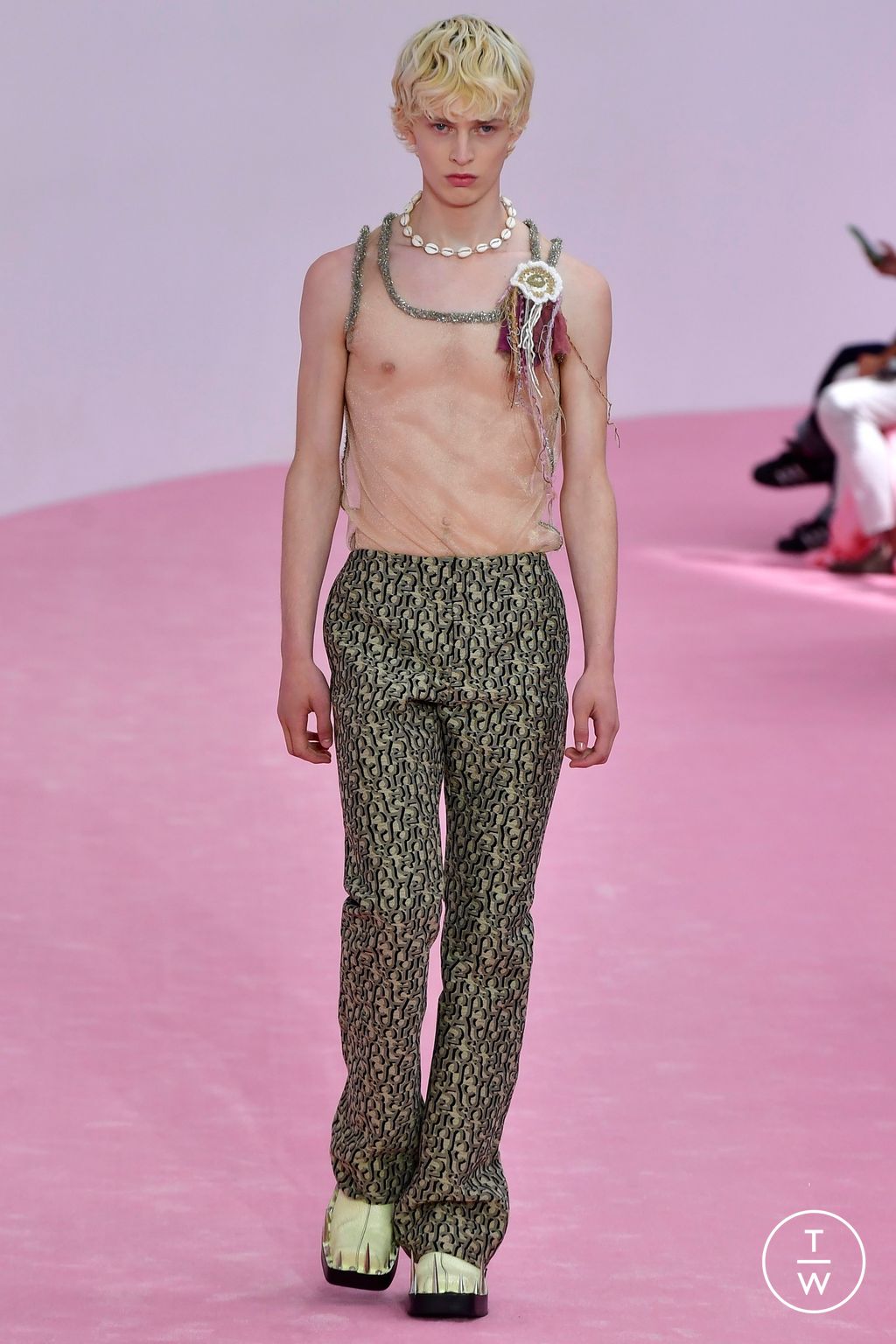 Fashion Week Paris Spring/Summer 2023 look 17 from the Acne Studios collection womenswear