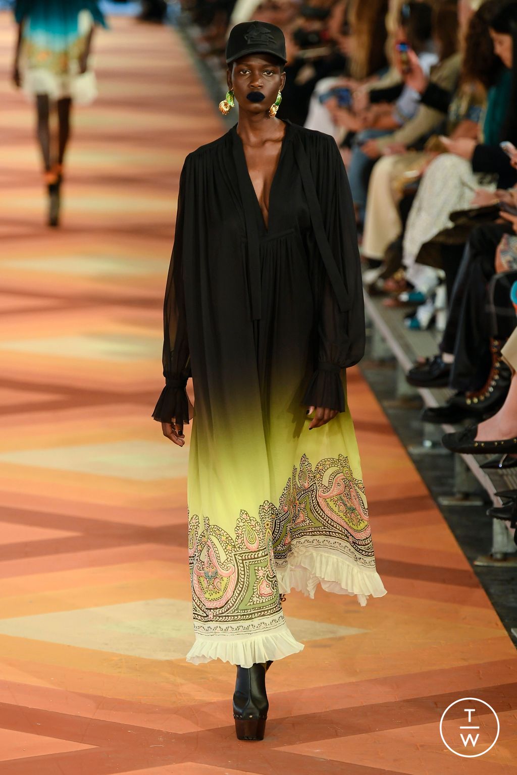 Fashion Week Milan Spring/Summer 2023 look 28 from the Etro collection 女装