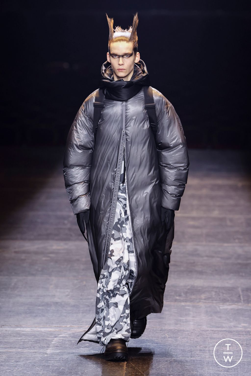 Fashion Week Paris Fall/Winter 2023 look 21 de la collection Rains menswear