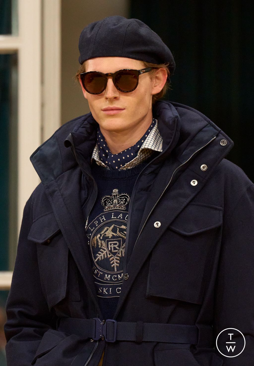 Fashion Week Milan Fall/Winter 2026 look 26 de la collection Ralph Lauren Purple Label menswear accessories