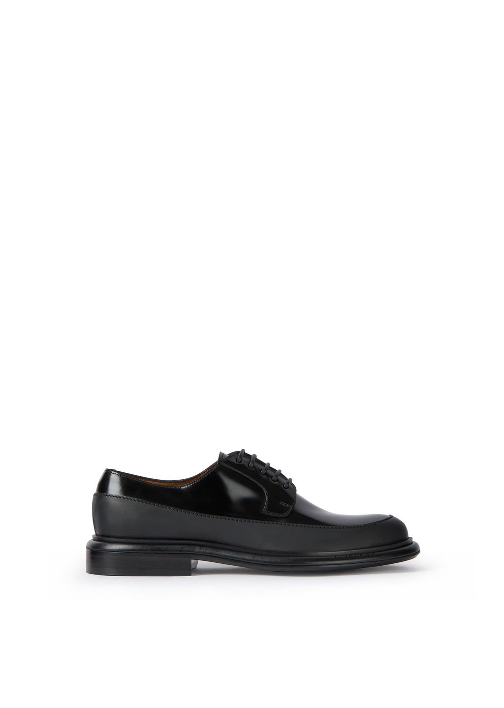 Fashion Week Paris Fall/Winter 2025 look 3 from the Givenchy collection 女装配饰