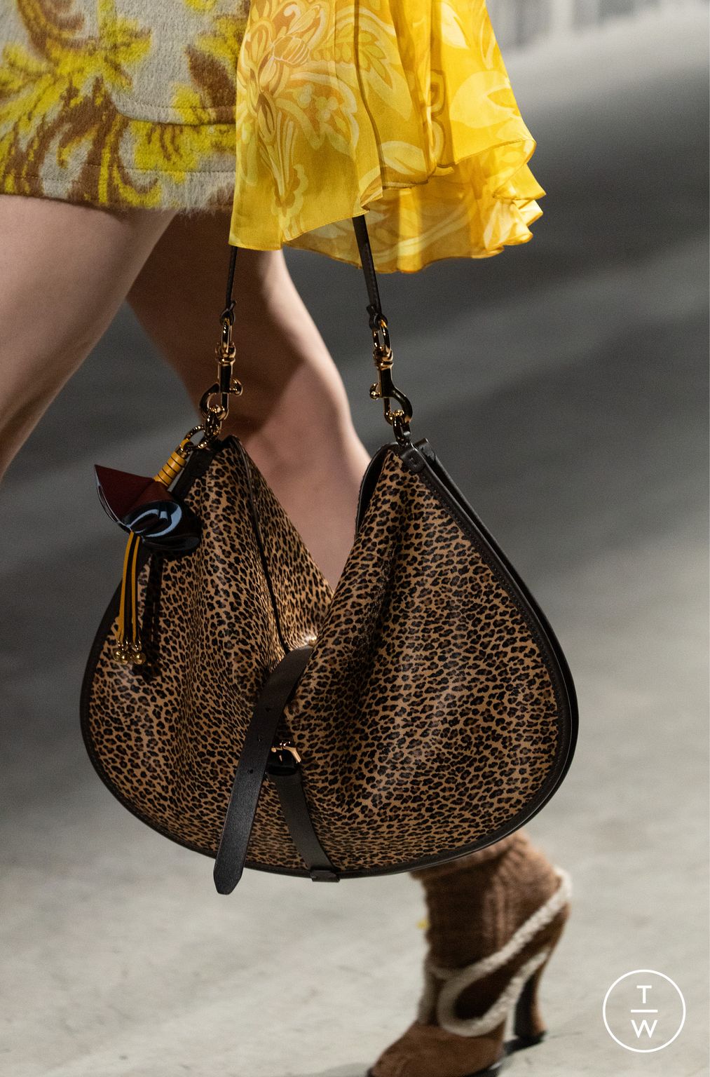 Fashion Week Milan Fall/Winter 2025 look 63 de la collection Etro womenswear accessories