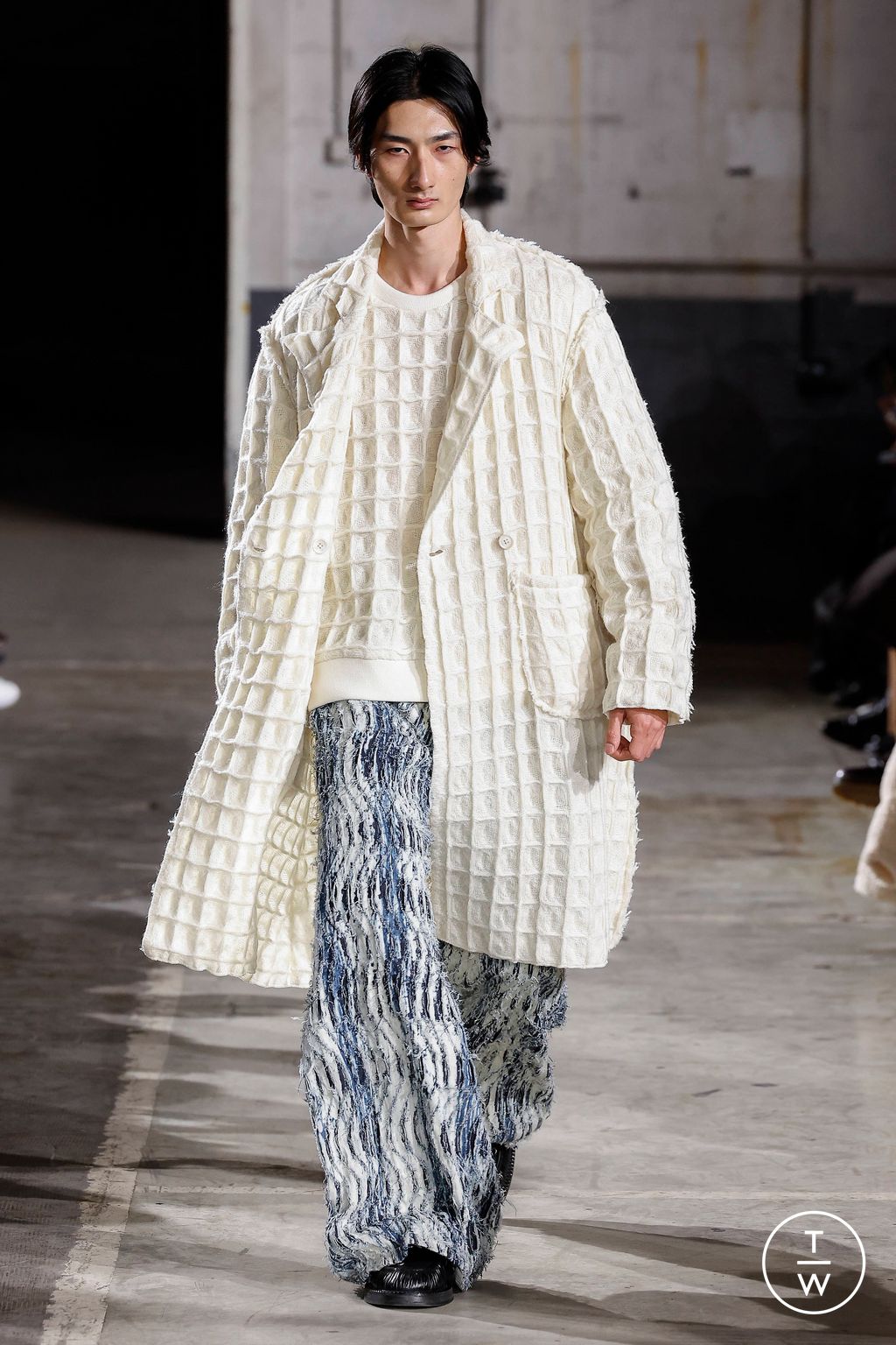 Fashion Week Paris Fall/Winter 2023 look 12 from the TAAKK collection 男装