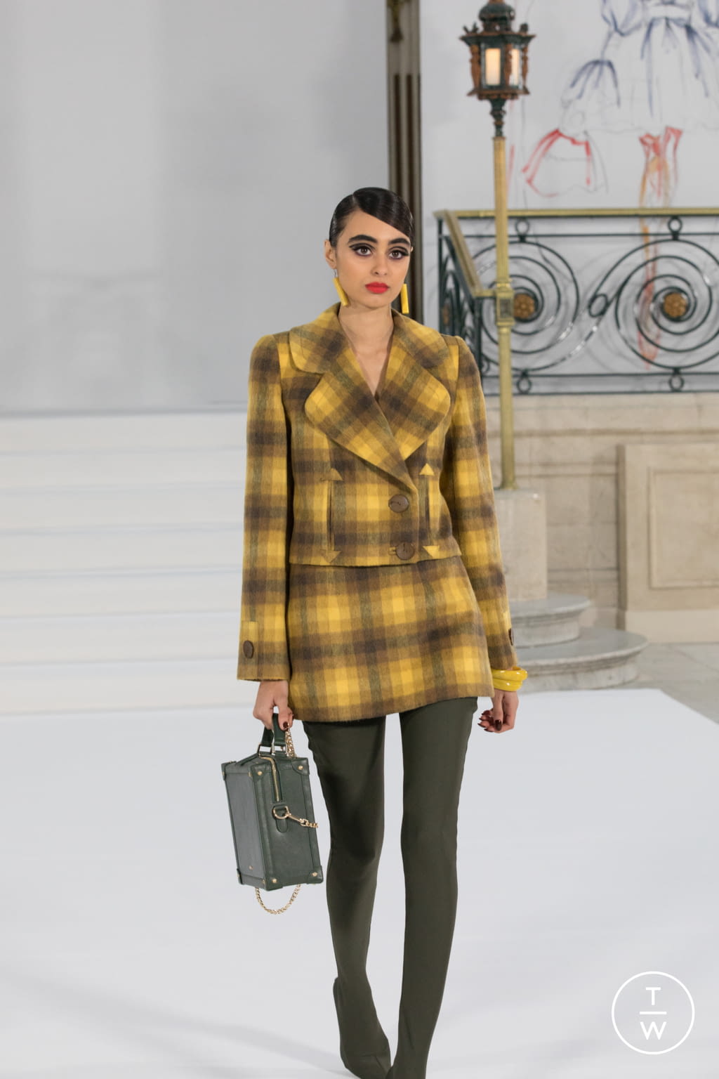Fashion Week London Fall/Winter 2021 look 20 from the Paul Costelloe collection womenswear