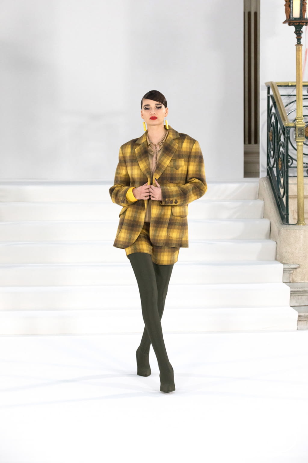 Fashion Week London Fall/Winter 2021 look 17 from the Paul Costelloe collection womenswear