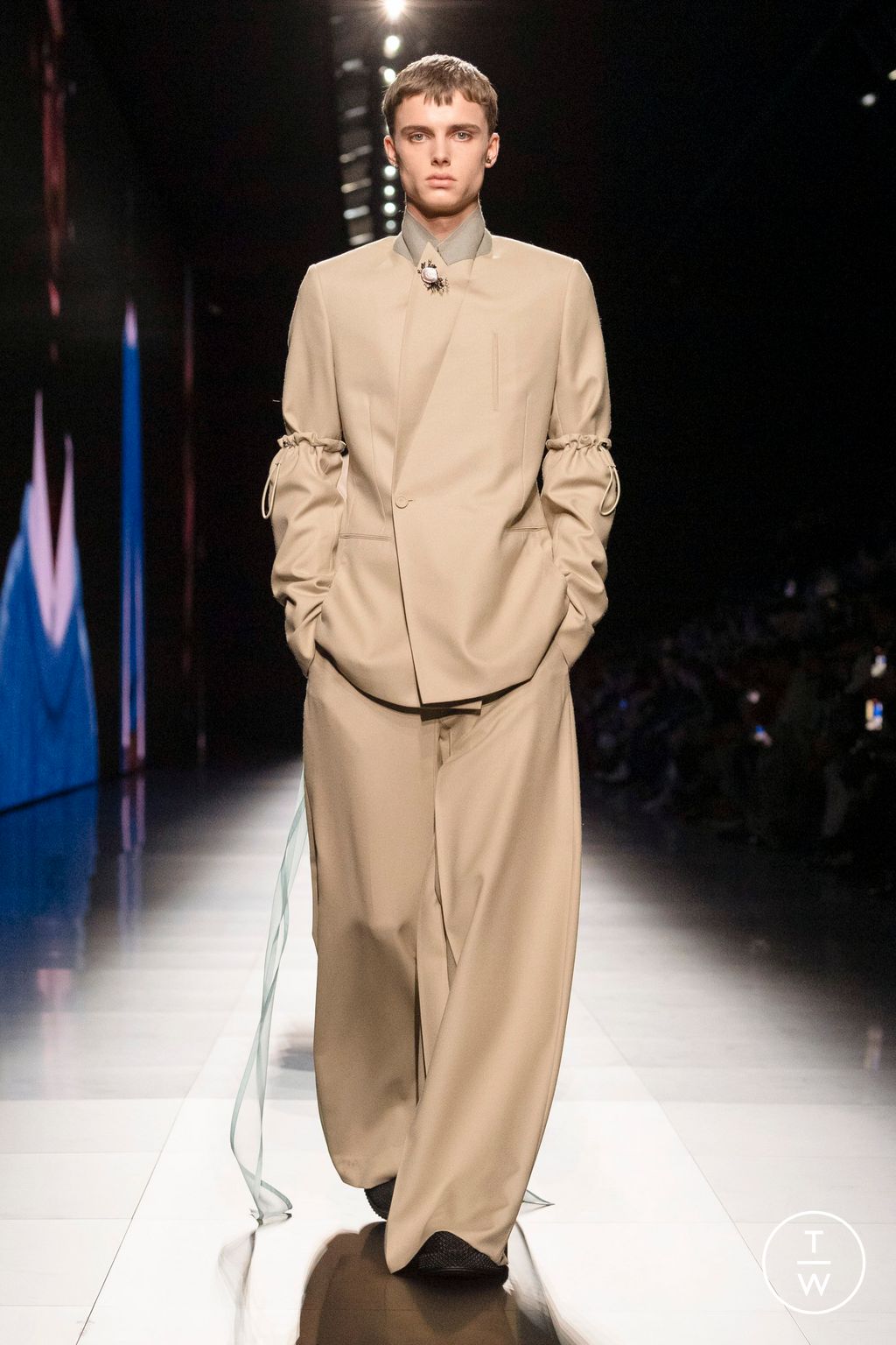 Fashion Week Paris Fall/Winter 2023 look 19 from the Dior Men collection 男装