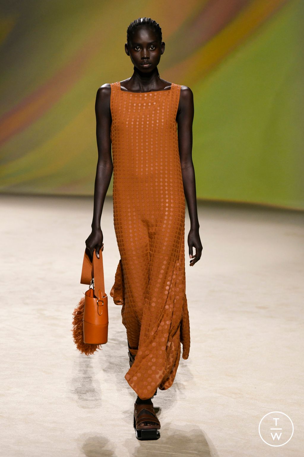 Fashion Week Paris Spring/Summer 2023 look 20 from the Hermès collection womenswear