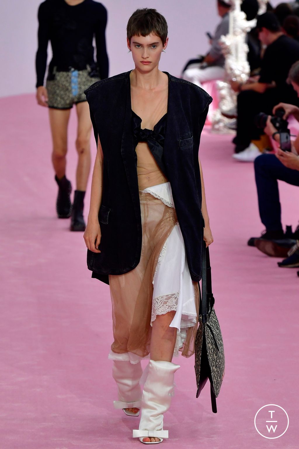 Fashion Week Paris Spring/Summer 2023 look 20 from the Acne Studios collection womenswear
