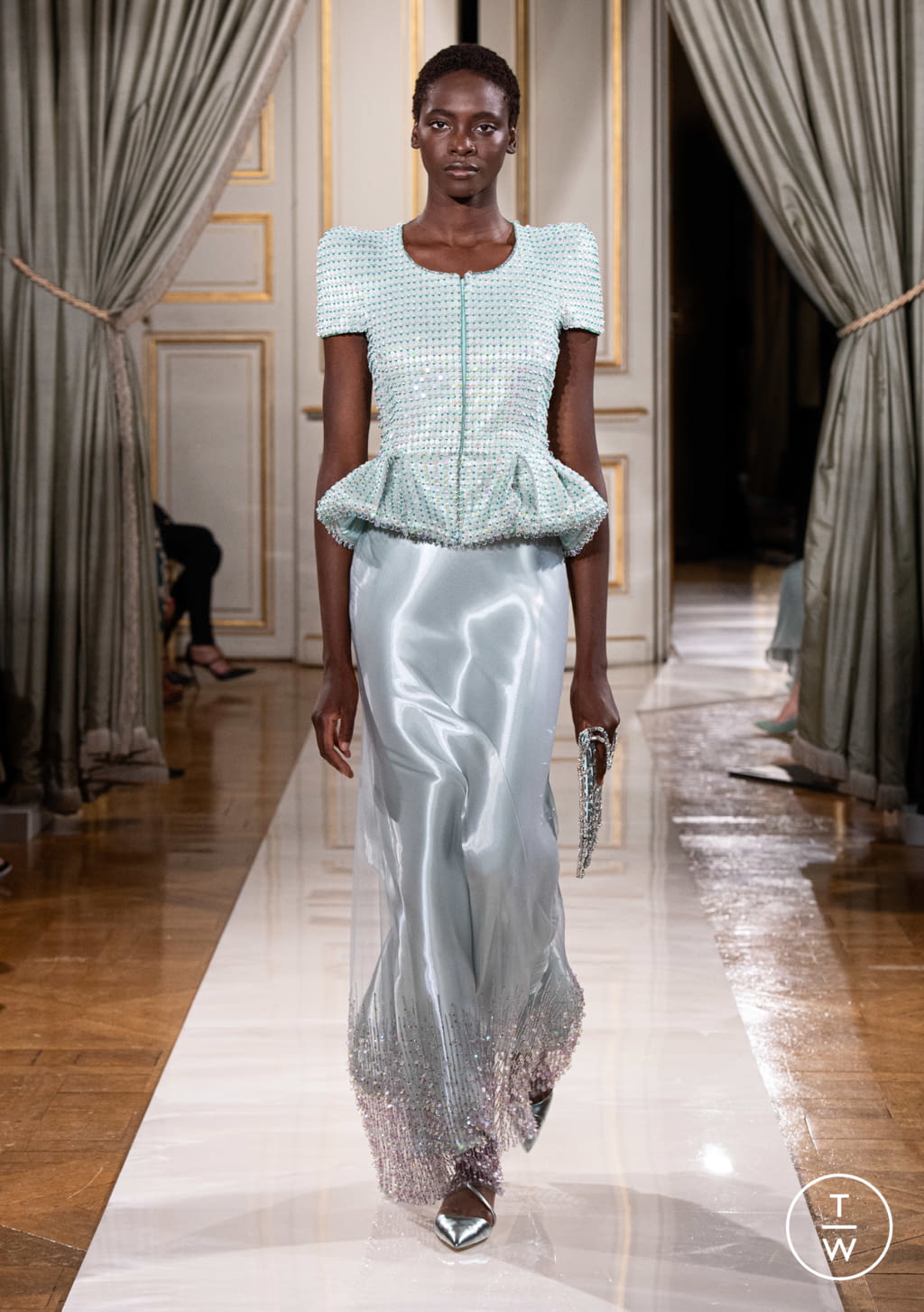 Fashion Week Paris Fall/Winter 2021 look 64 de la collection Giorgio Armani Privé couture