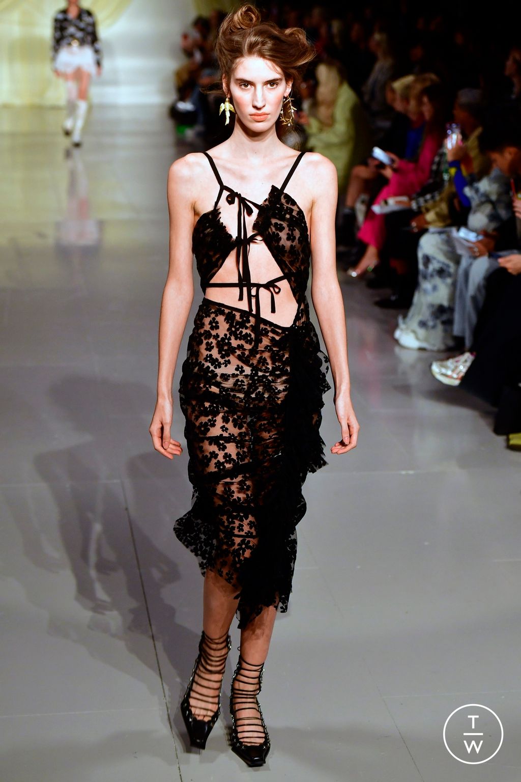 Fashion Week London Spring/Summer 2023 look 2 de la collection Yuhan Wang womenswear