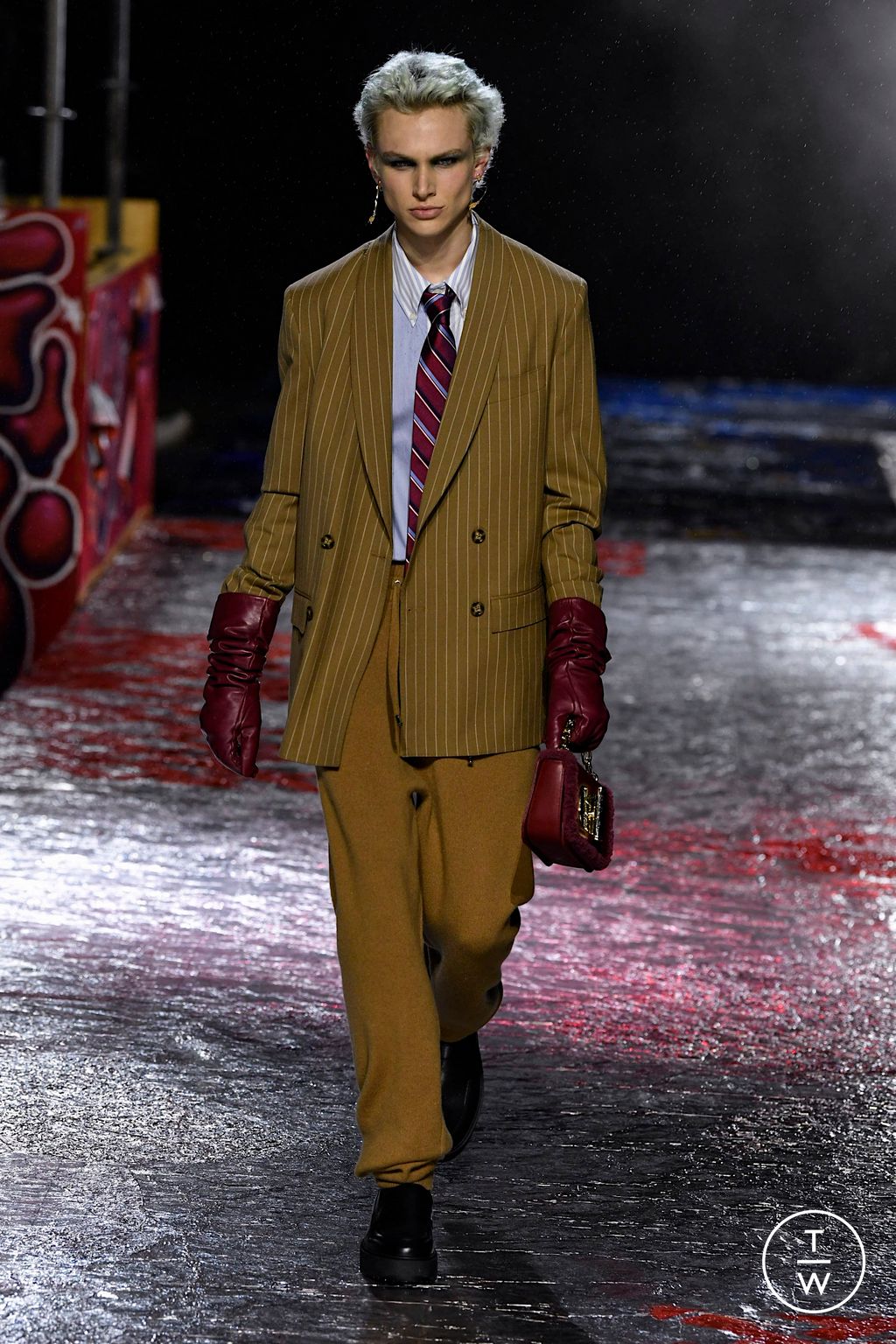 Fashion Week New York Fall/Winter 2022 look 44 from the Tommy Hilfiger collection womenswear