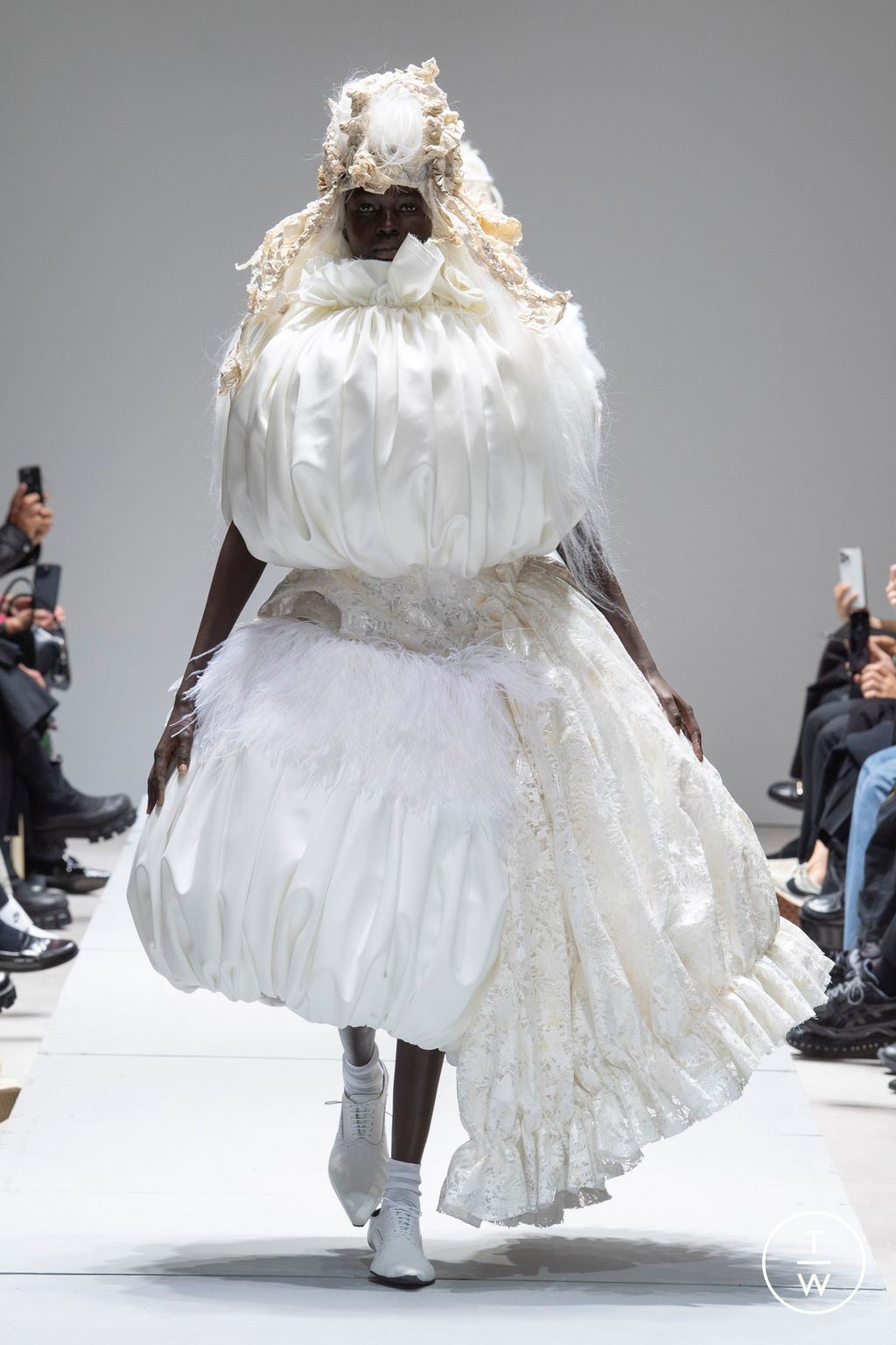 Fashion Week Paris Spring/Summer 2023 look 15 de la collection Comme des Garçons womenswear
