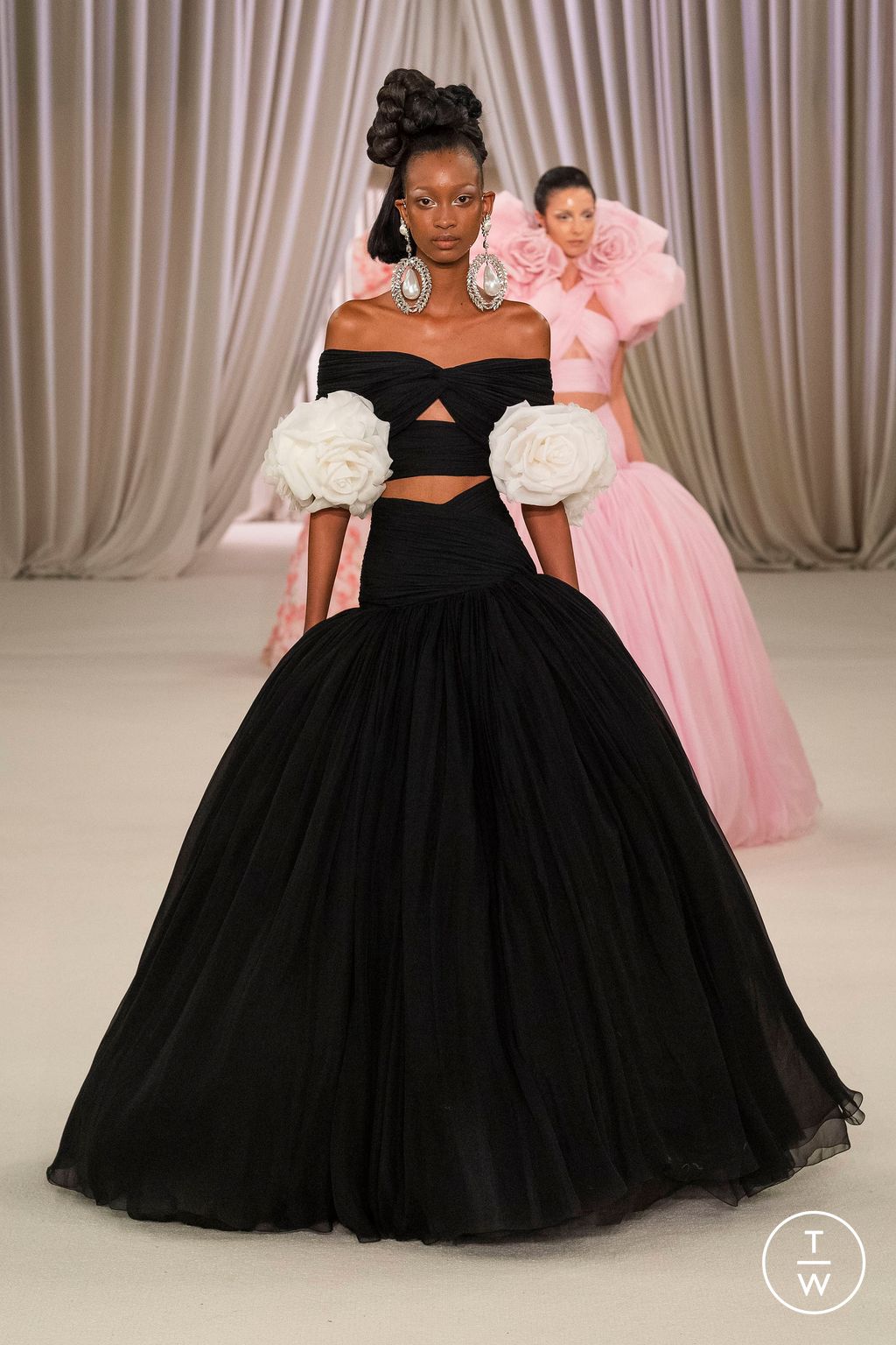 Fashion Week Paris Spring/Summer 2023 look 14 from the Giambattista Valli collection couture