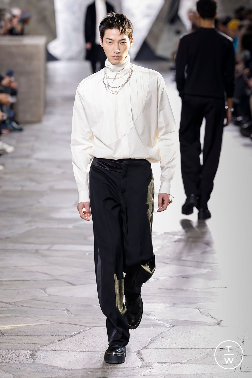 Fashion Week Paris Fall/Winter 2023 look 46 from the Hermès collection menswear