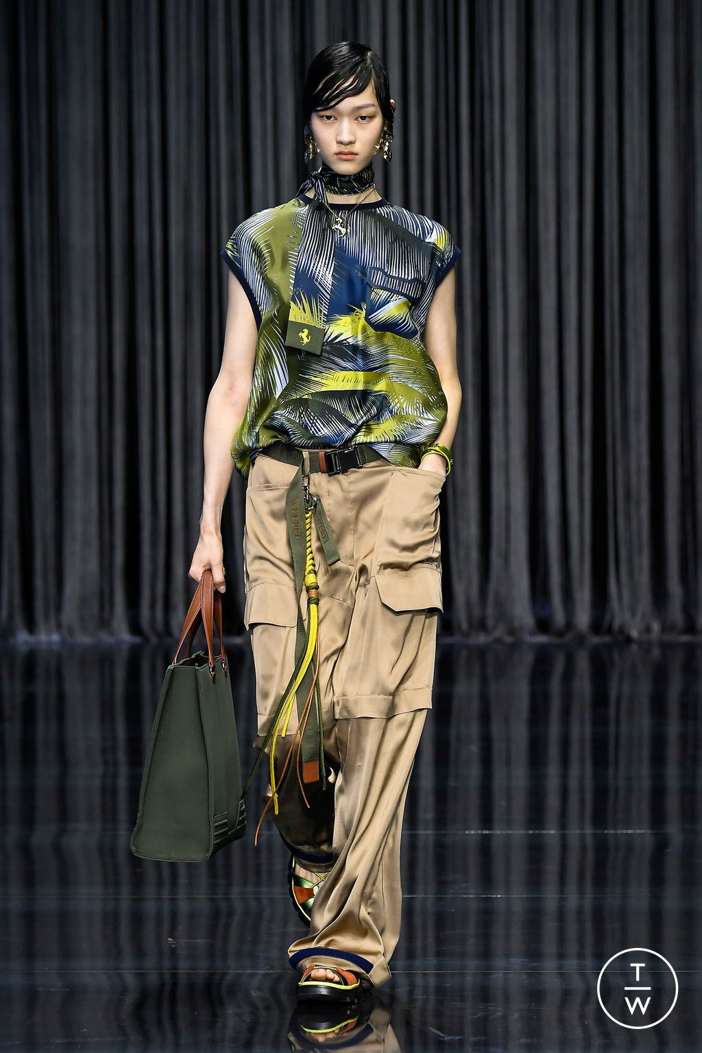 Fashion Week Milan Spring/Summer 2023 look 8 de la collection Ferrari womenswear