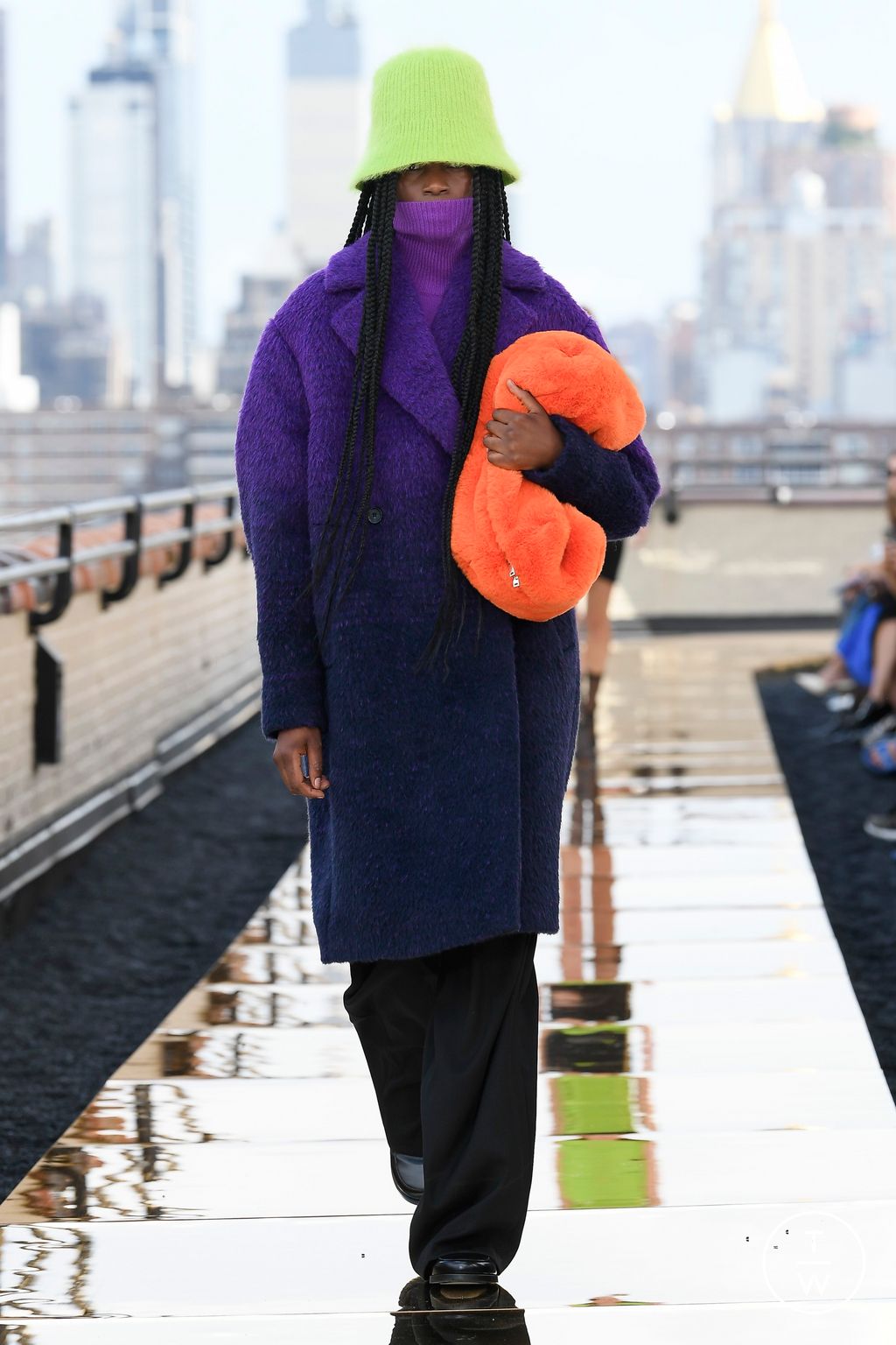 Fashion Week New York Fall/Winter 2022 look 8 from the Cos collection womenswear