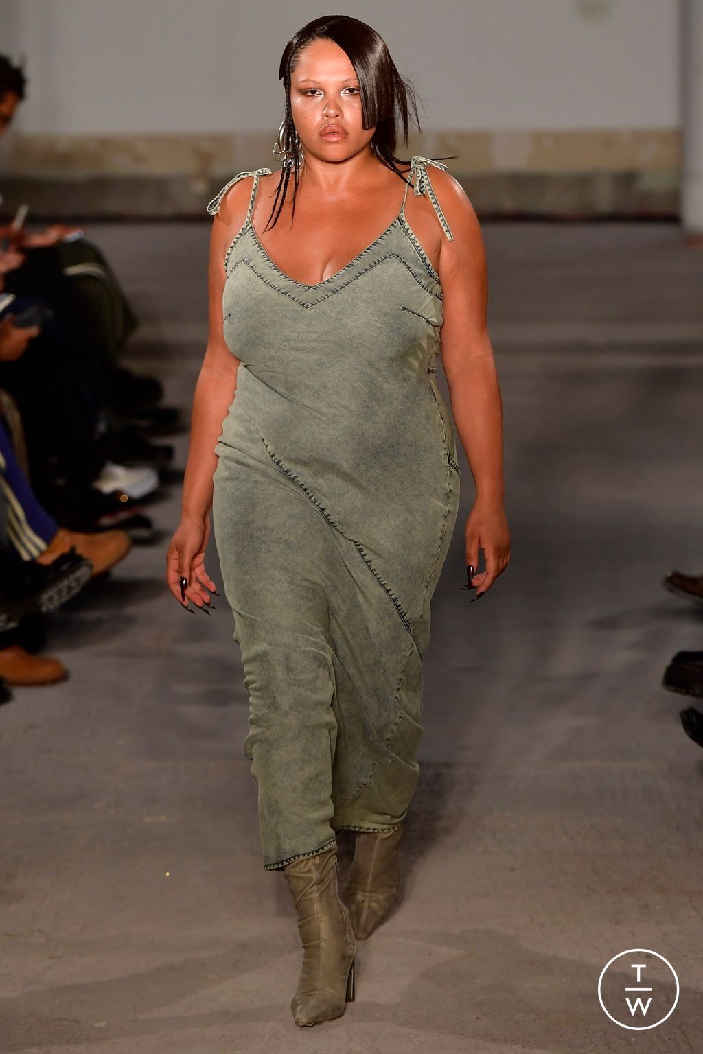Fashion Week London Spring/Summer 2023 look 13 from the KNWLS collection 女装