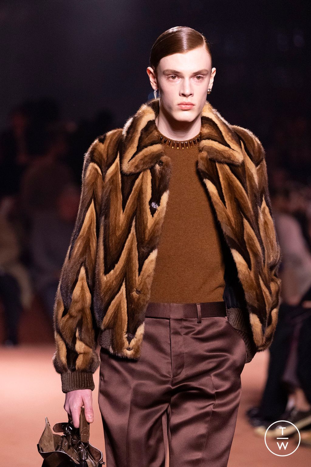 Fashion Week Milan Fall/Winter 2025 look 195 from the Fendi collection 女装配饰