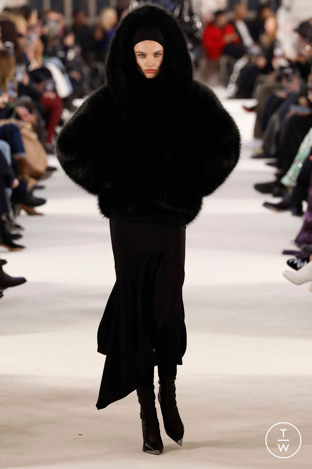 Fashion Week Paris Spring/Summer 2023 look 1 de la collection Alexandre Vauthier couture