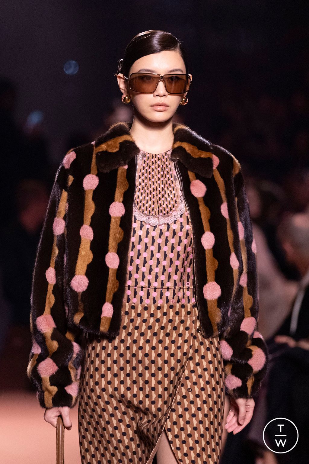 Fashion Week Milan Fall/Winter 2025 look 198 de la collection Fendi womenswear accessories