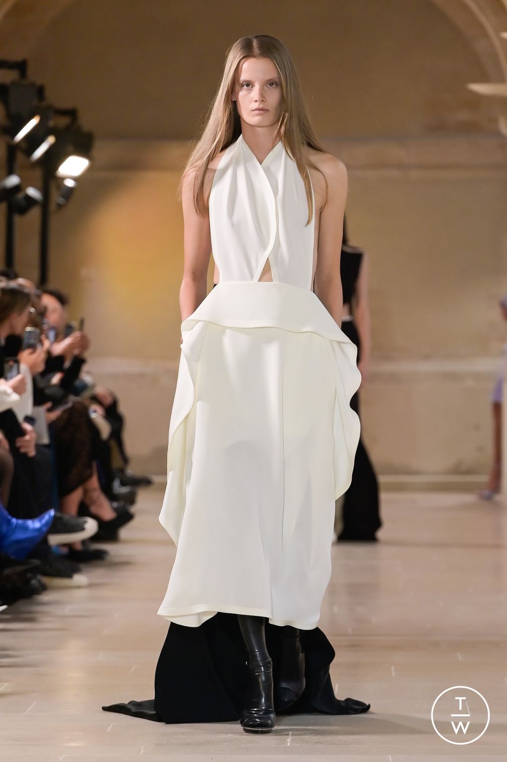 Fashion Week Paris Spring/Summer 2023 look 23 from the Victoria Beckham collection womenswear