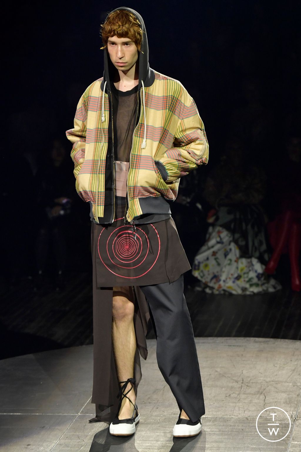 Fashion Week Paris Spring/Summer 2023 look 9 from the Andreas Kronthaler for Vivienne Westwood collection 女装