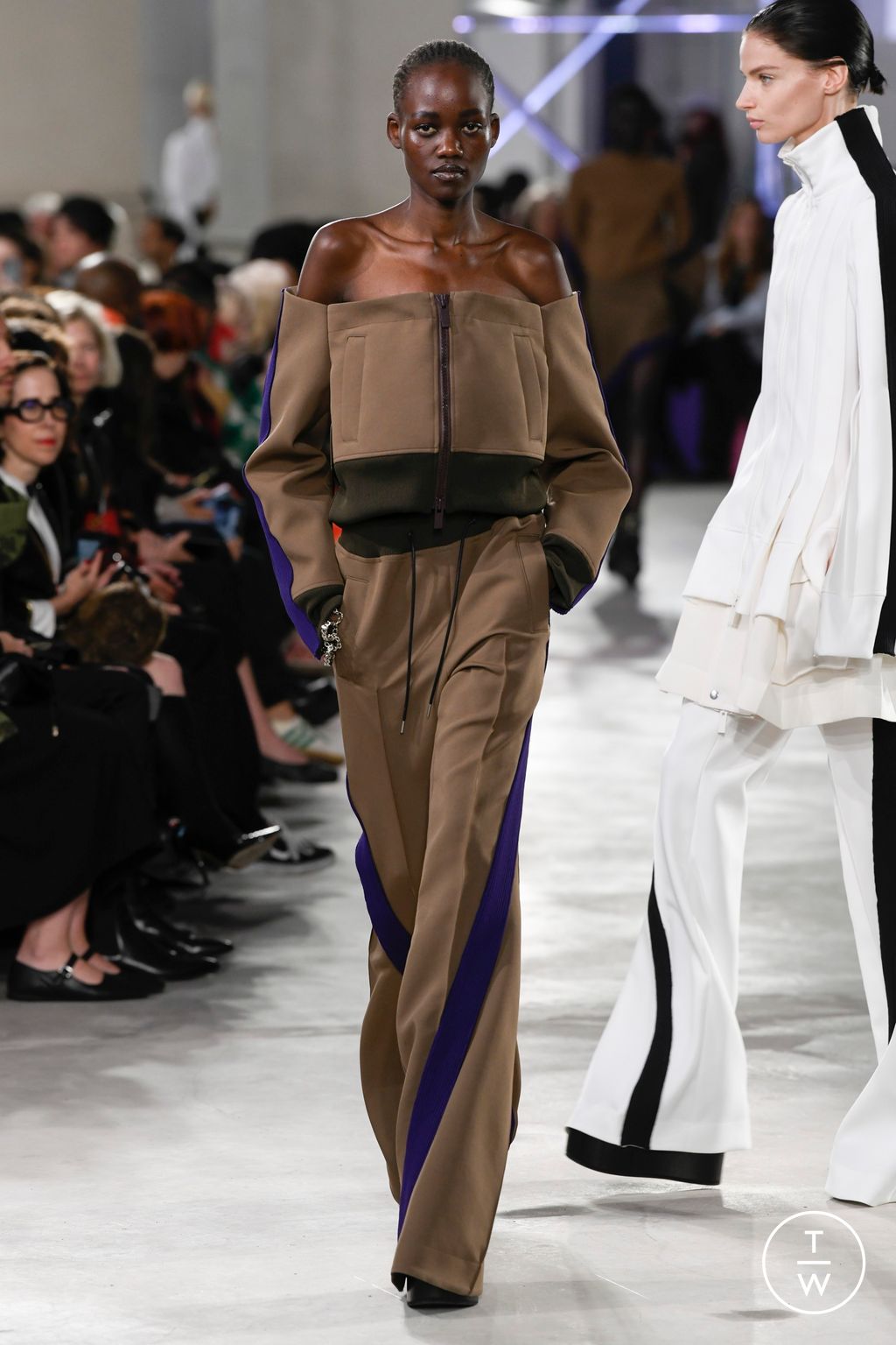 Fashion Week Paris Spring/Summer 2023 look 10 from the Sacai collection womenswear