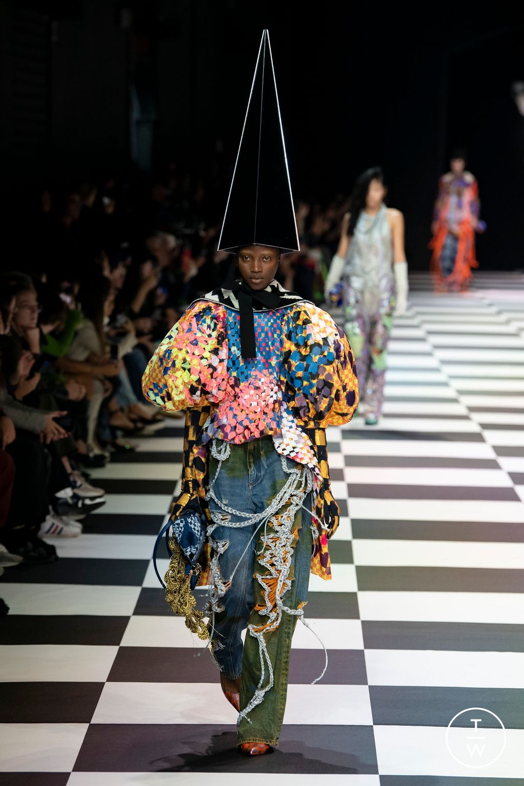 Fashion Week Milan Spring/Summer 2023 look 7 de la collection Matty Bovan womenswear