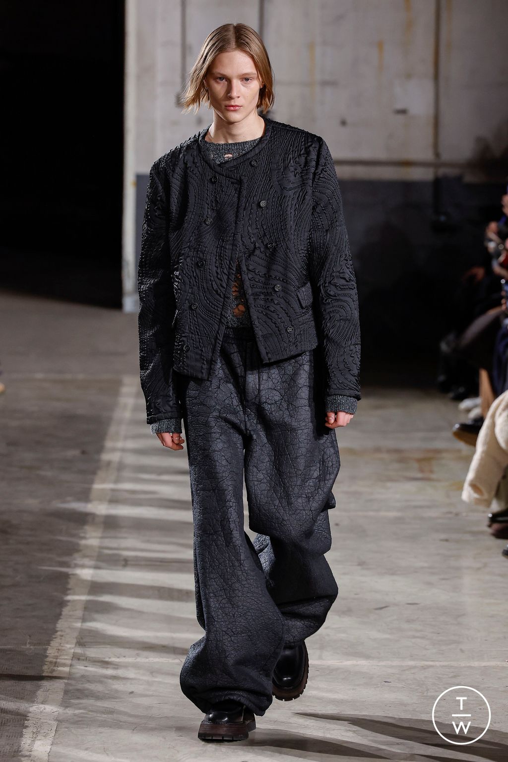 Fashion Week Paris Fall/Winter 2023 look 8 from the TAAKK collection 男装