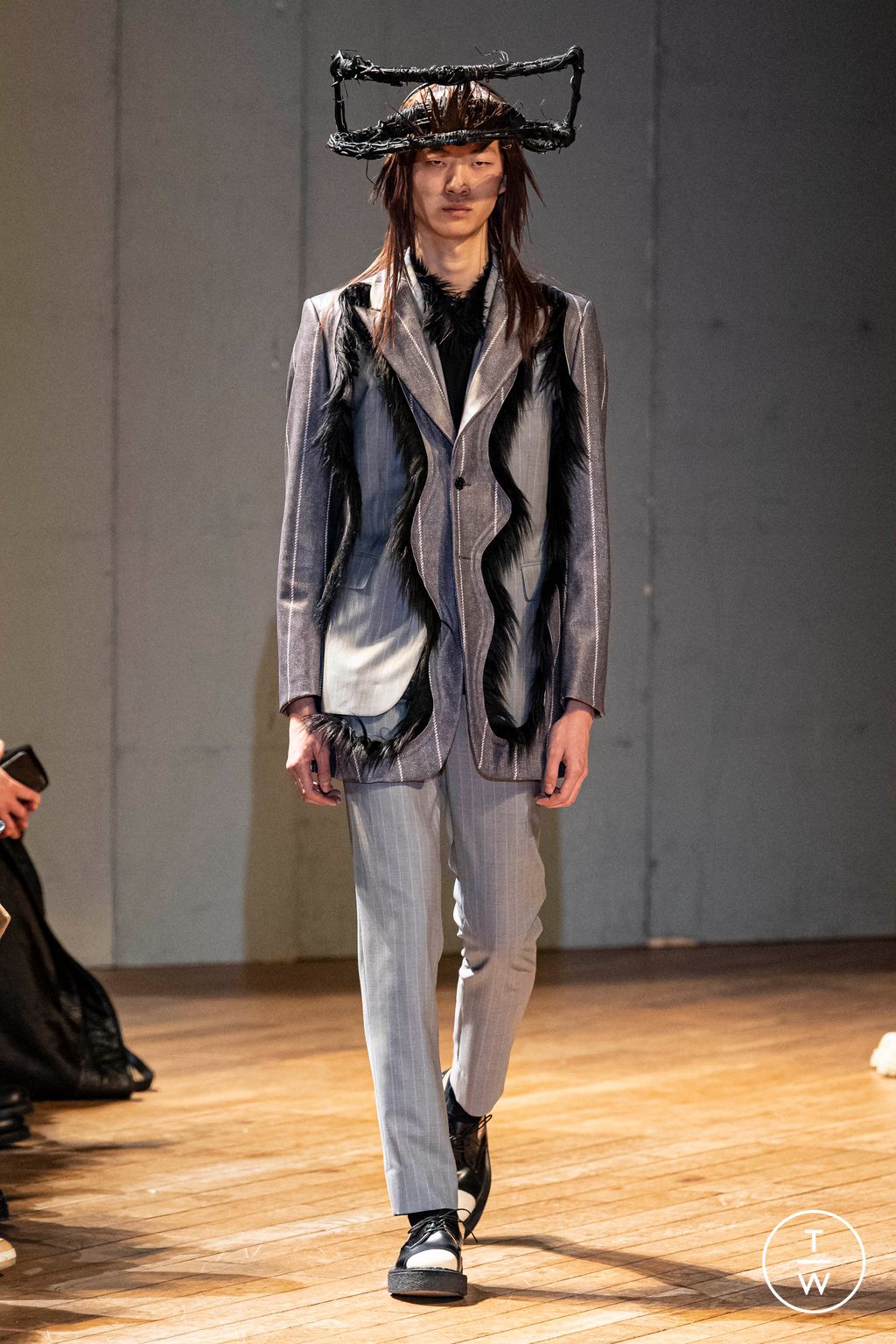 Fashion Week Paris Fall/Winter 2023 look 13 from the Comme des Garçons Homme Plus collection menswear