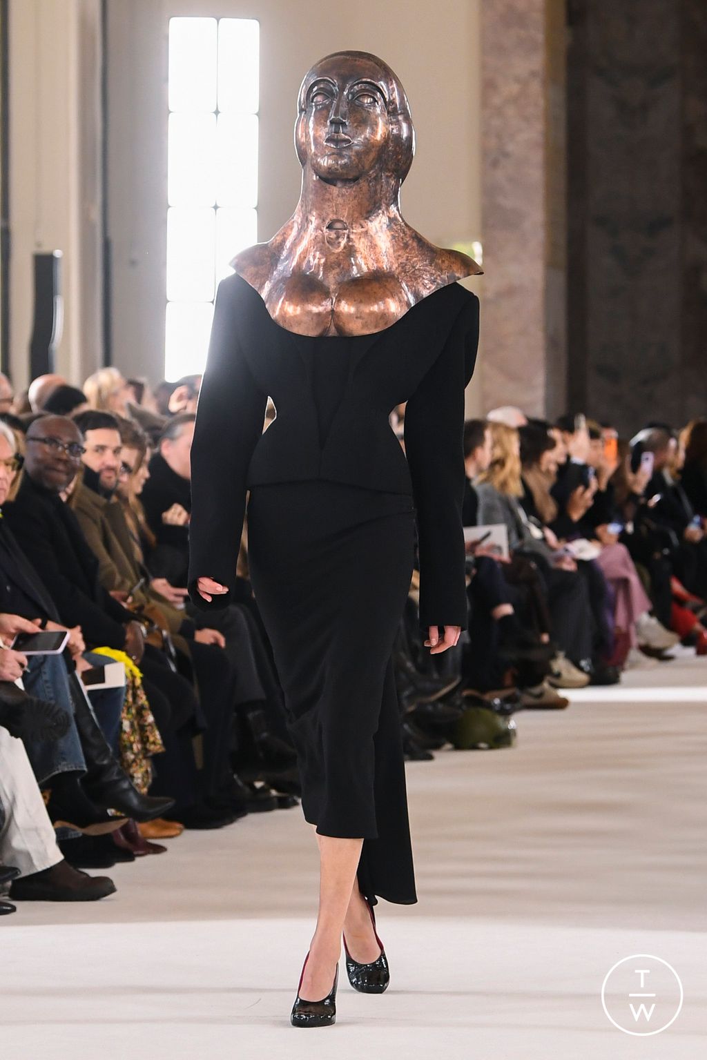Fashion Week Paris Spring/Summer 2023 look 16 from the Schiaparelli collection couture