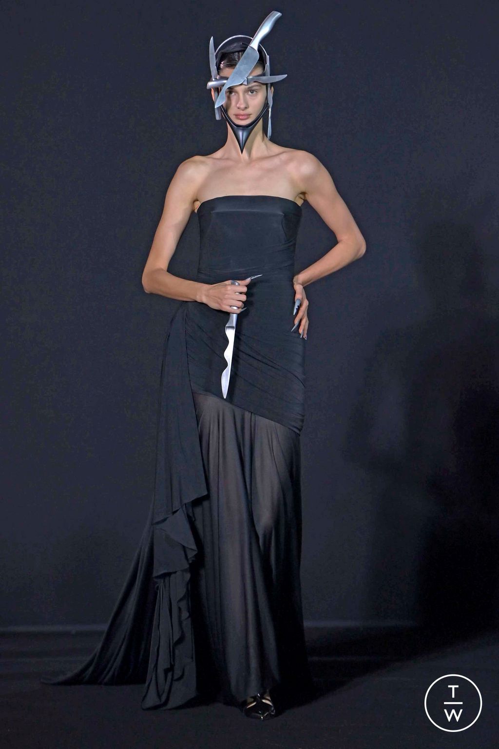 Fashion Week Paris Spring/Summer 2023 look 6 de la collection Robert Wun couture
