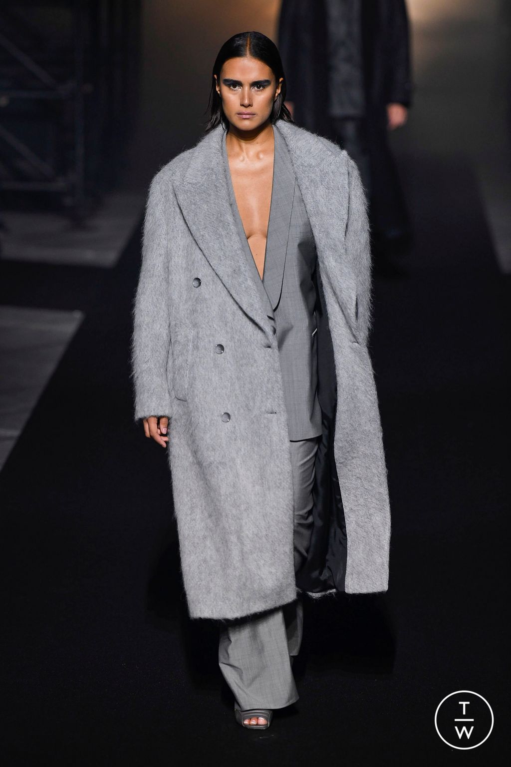 Fashion Week Milan Fall/Winter 2022 look 6 de la collection Boss womenswear
