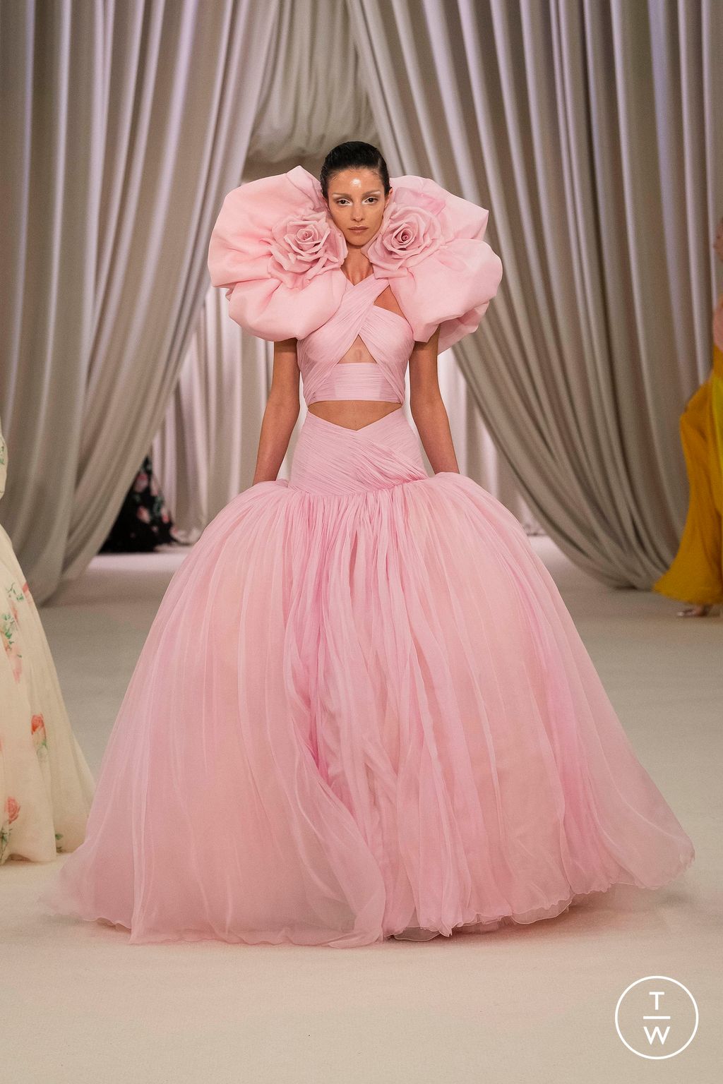 Fashion Week Paris Spring/Summer 2023 look 12 from the Giambattista Valli collection couture