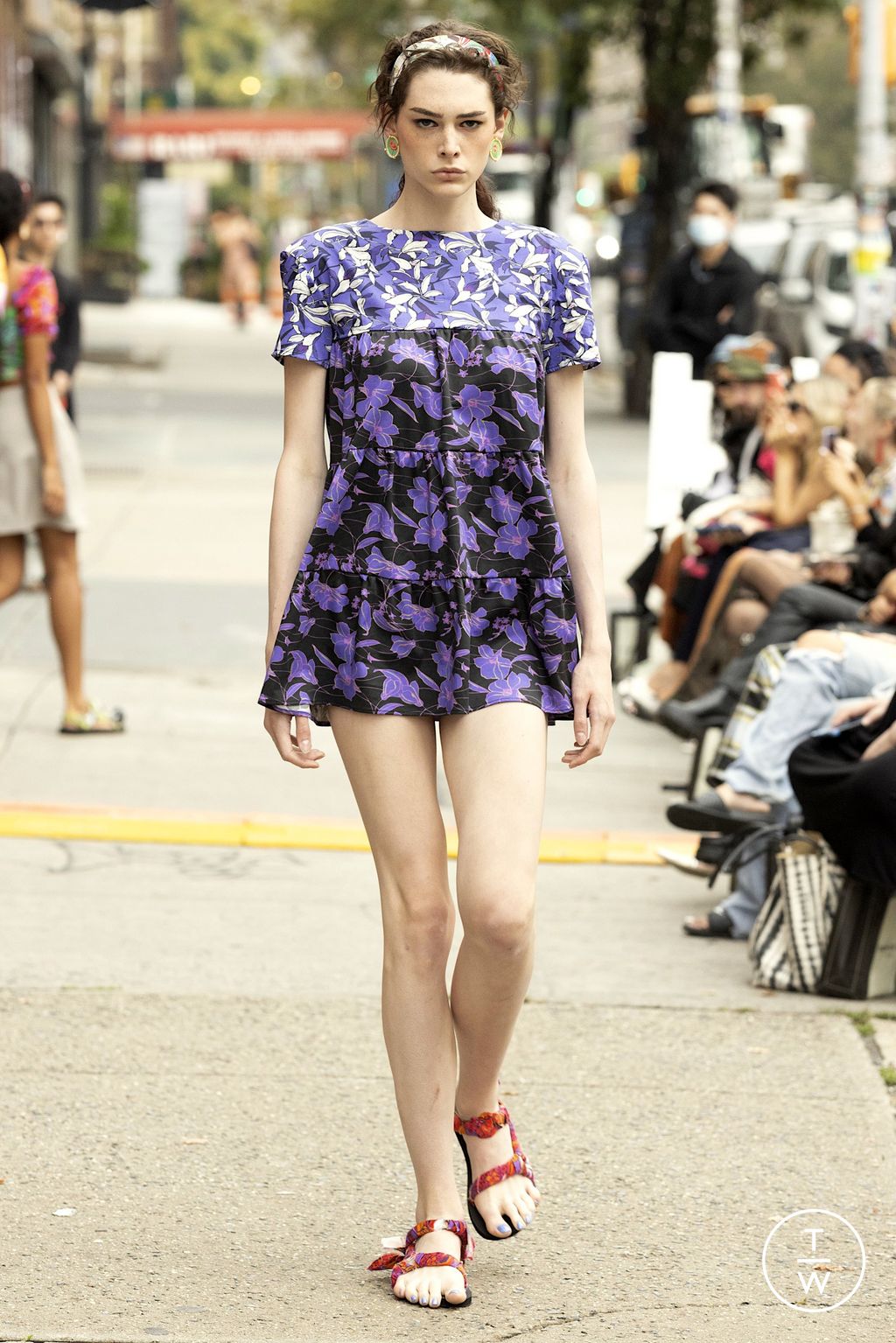 Fashion Week New York Spring/Summer 2023 look 16 de la collection SNOW XUE GAO womenswear
