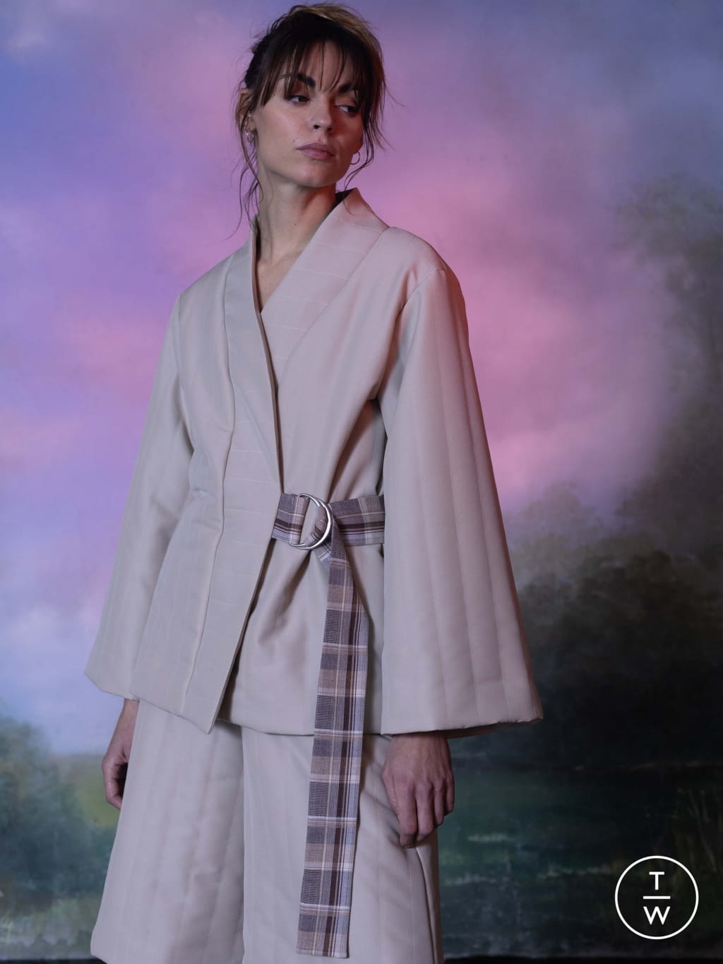 Fashion Week Paris Fall/Winter 2022 look 6 from the Benjamin Benmoyal collection womenswear