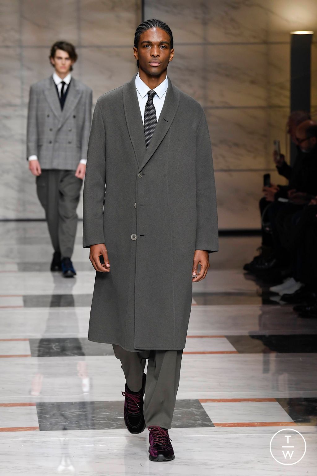 Fashion Week Milan Fall/Winter 2023 look 29 de la collection Giorgio Armani menswear