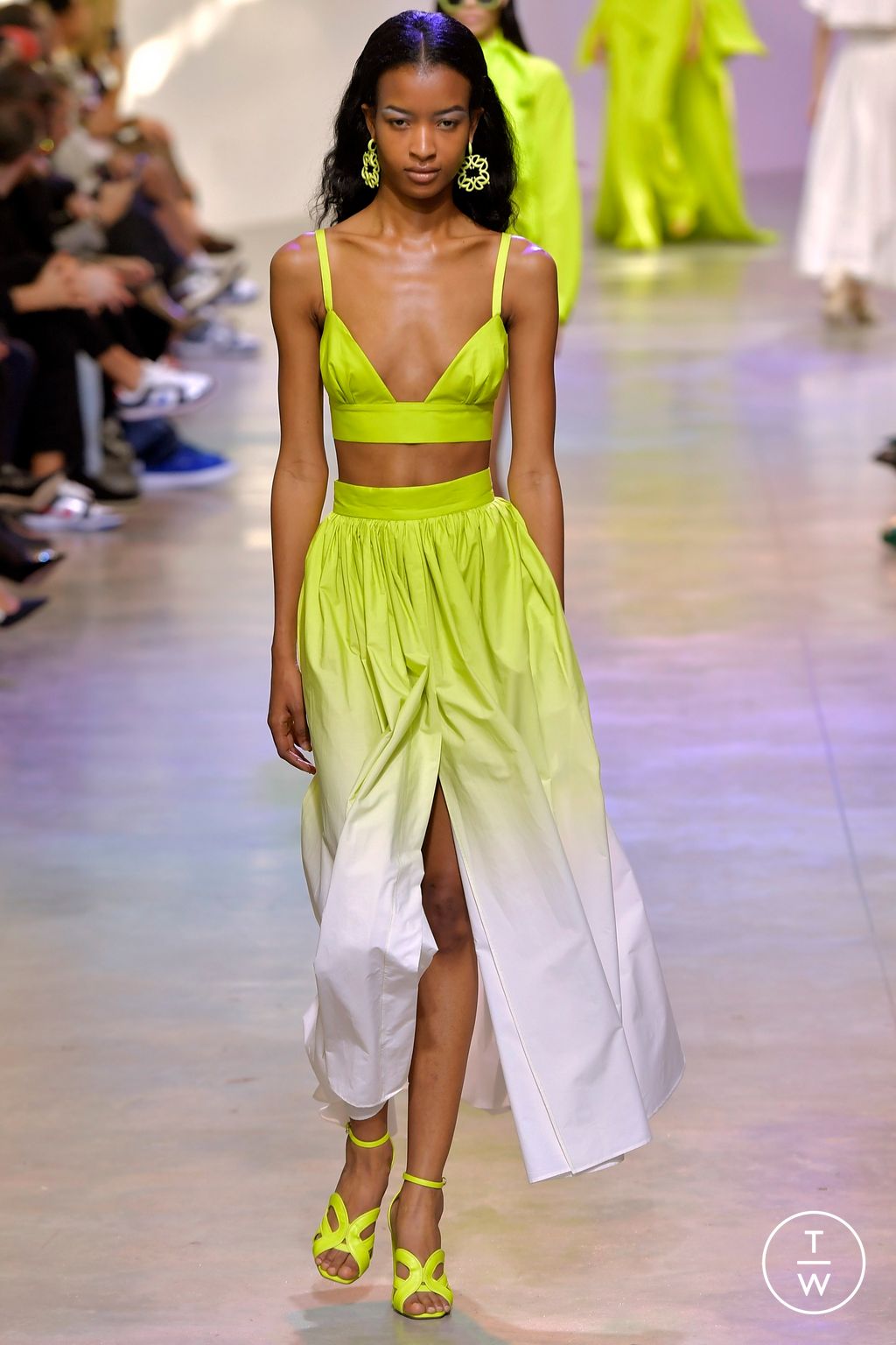 Fashion Week Paris Spring/Summer 2023 look 14 de la collection Elie Saab womenswear