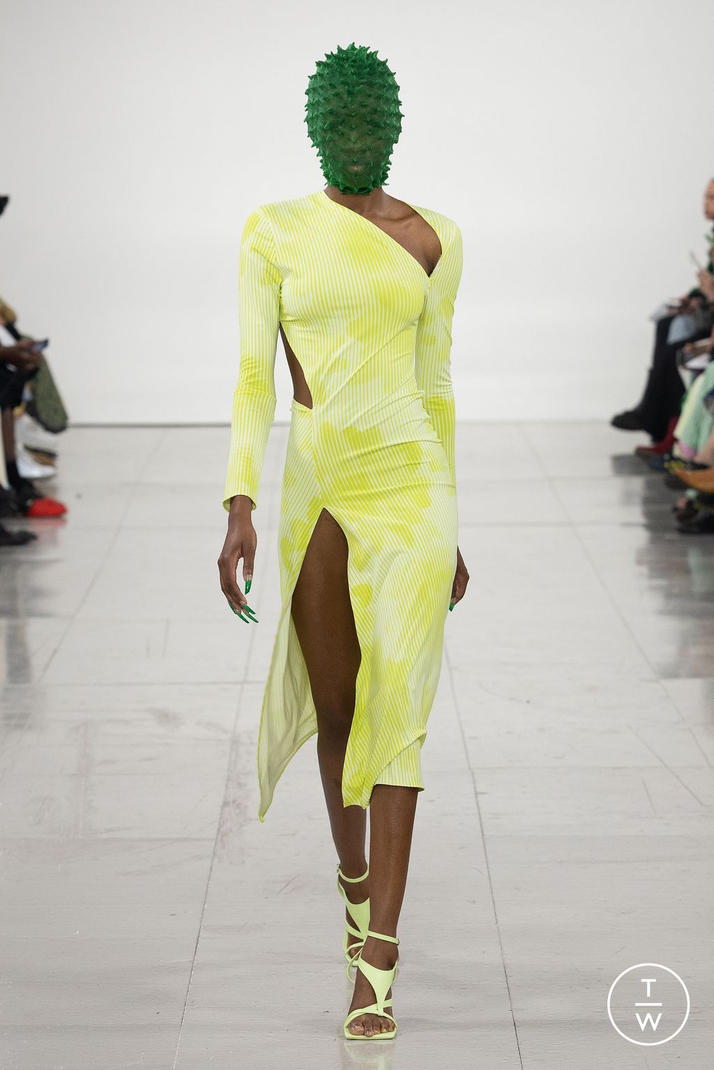 Fashion Week London Spring/Summer 2023 look 20 from the Chet Lo collection womenswear