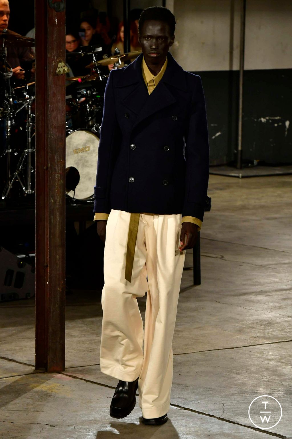 Fashion Week Paris Fall/Winter 2023 look 8 from the Dries Van Noten collection menswear