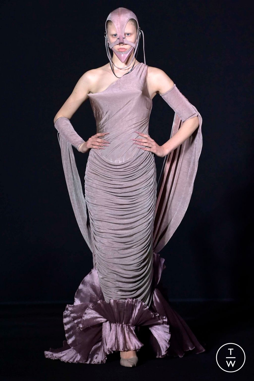 Fashion Week Paris Spring/Summer 2023 look 7 from the Robert Wun collection couture