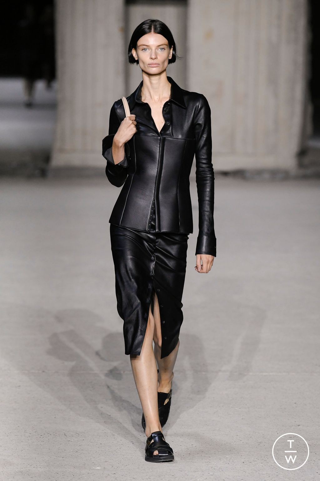 Fashion Week Milan Spring/Summer 2023 look 29 from the Tod's collection womenswear