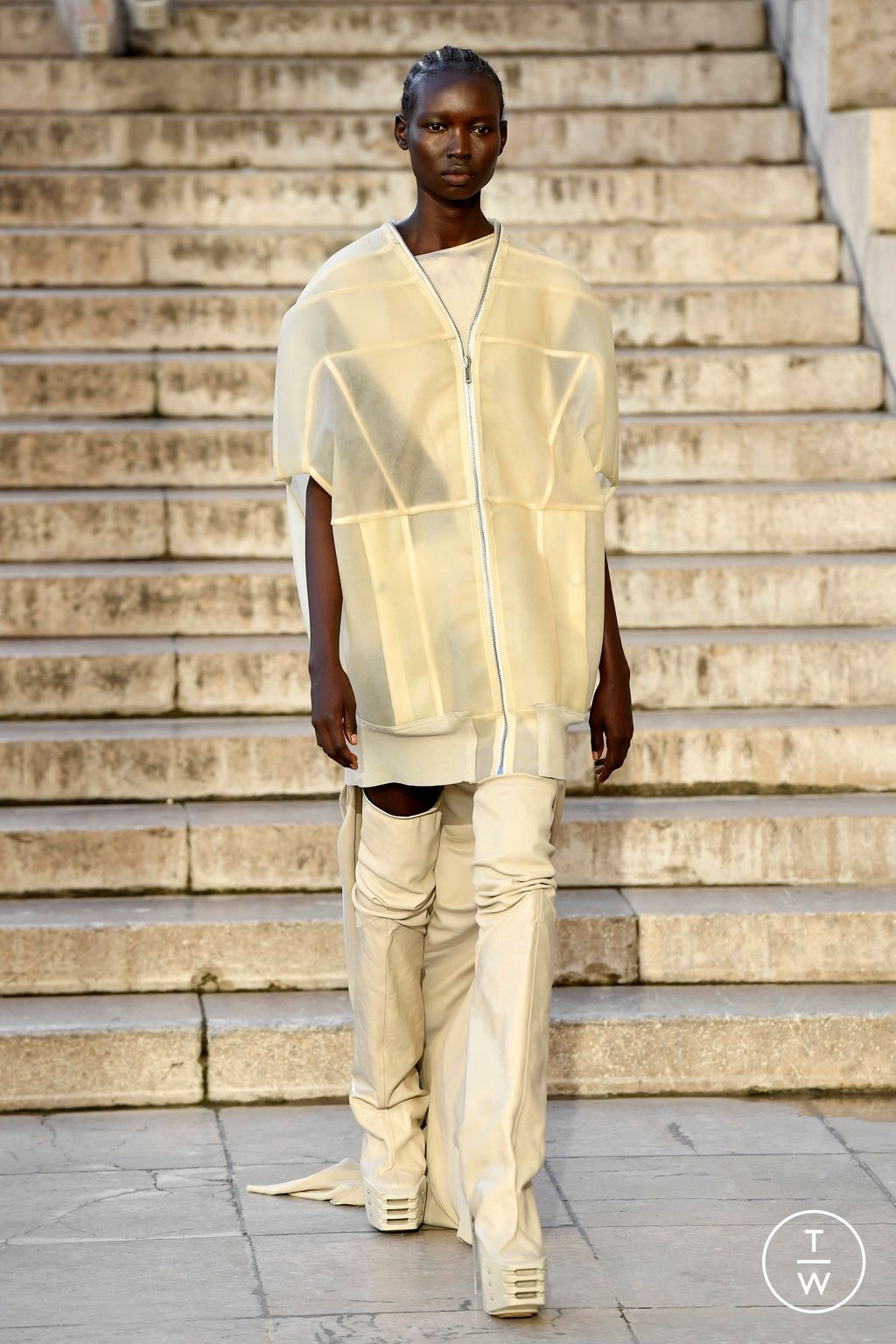 Fashion Week Paris Spring/Summer 2023 look 3 de la collection Rick Owens womenswear