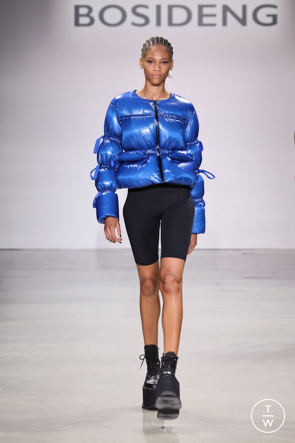 Fashion Week New York Spring/Summer 2023 look 22 de la collection Bosideng womenswear