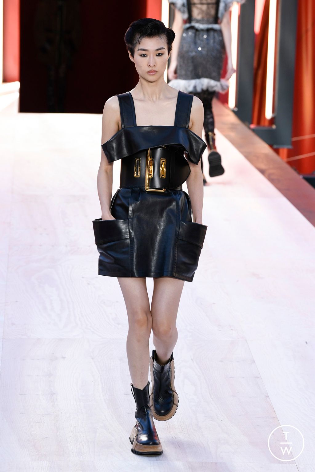 Fashion Week Paris Spring/Summer 2023 look 31 from the Louis Vuitton collection 女装