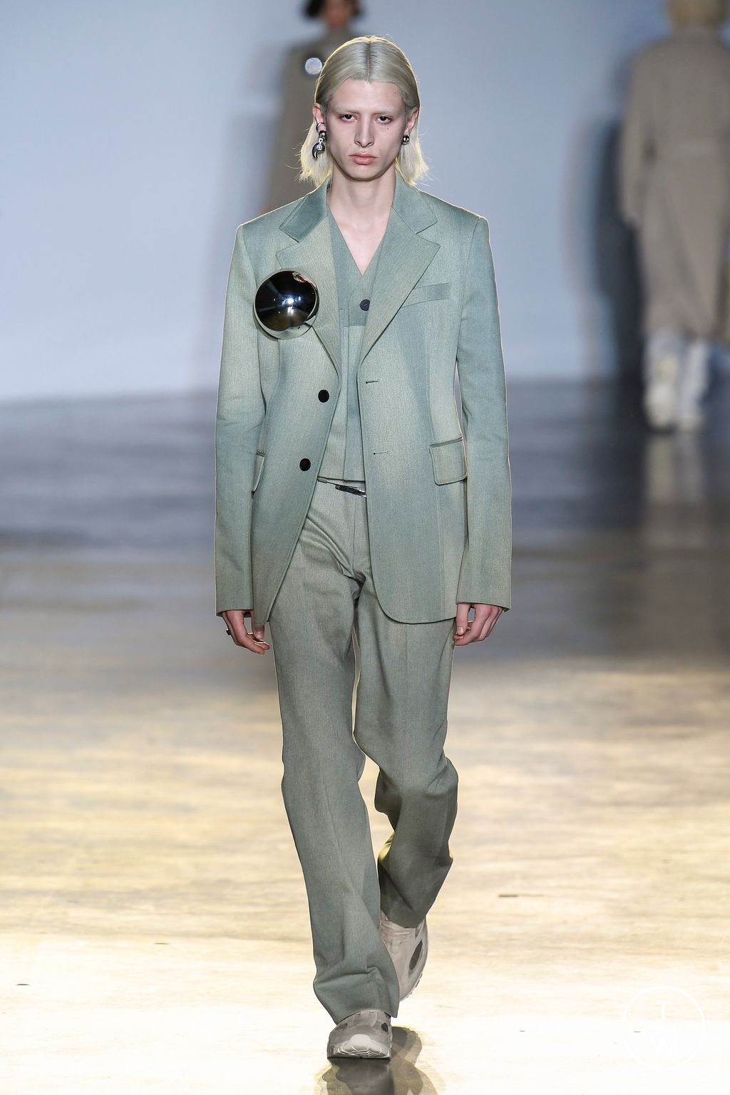 Fashion Week Paris Fall/Winter 2023 look 5 from the Wooyoungmi collection 男装