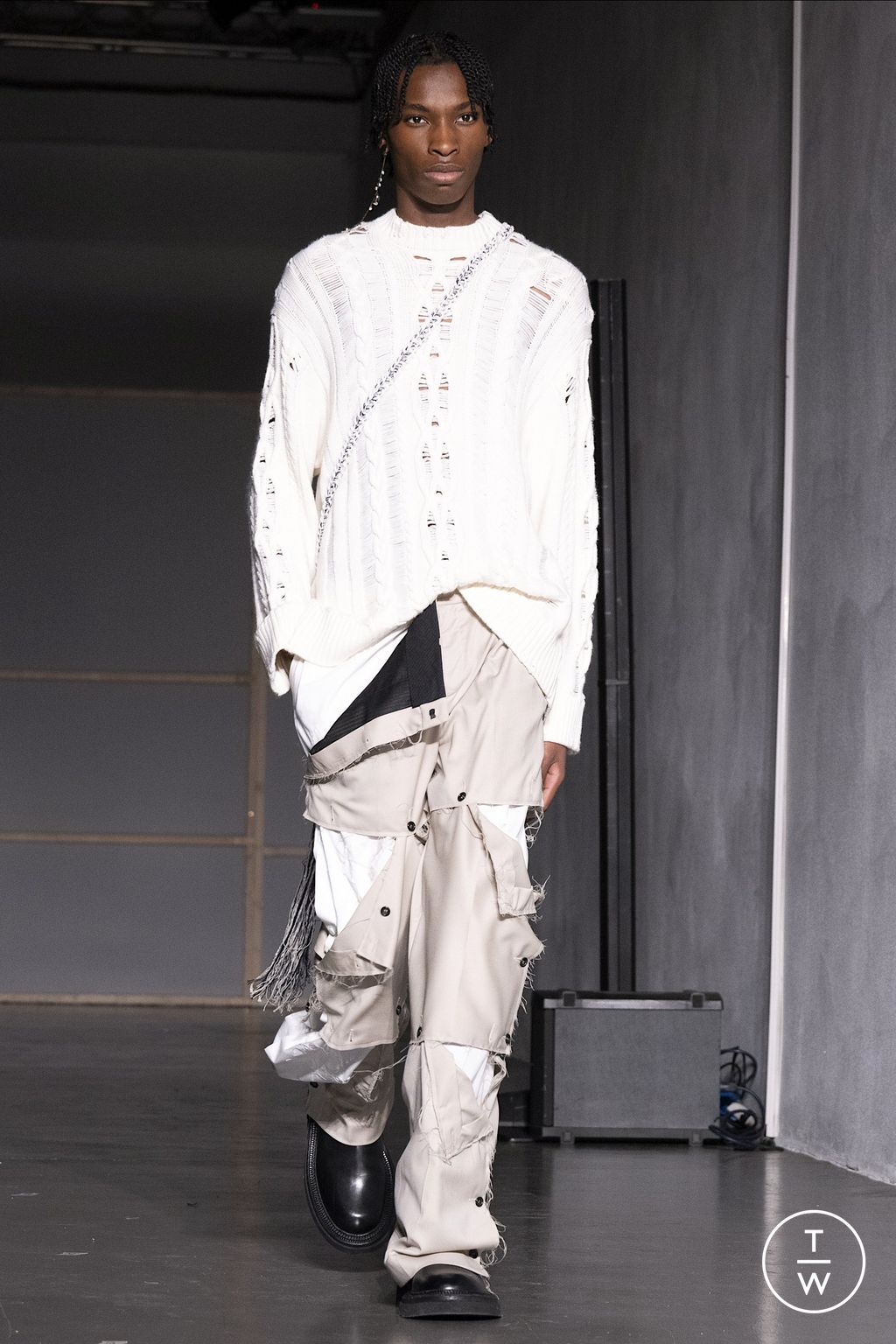 Fashion Week Milan Fall/Winter 2023 look 16 de la collection Federico Cina menswear