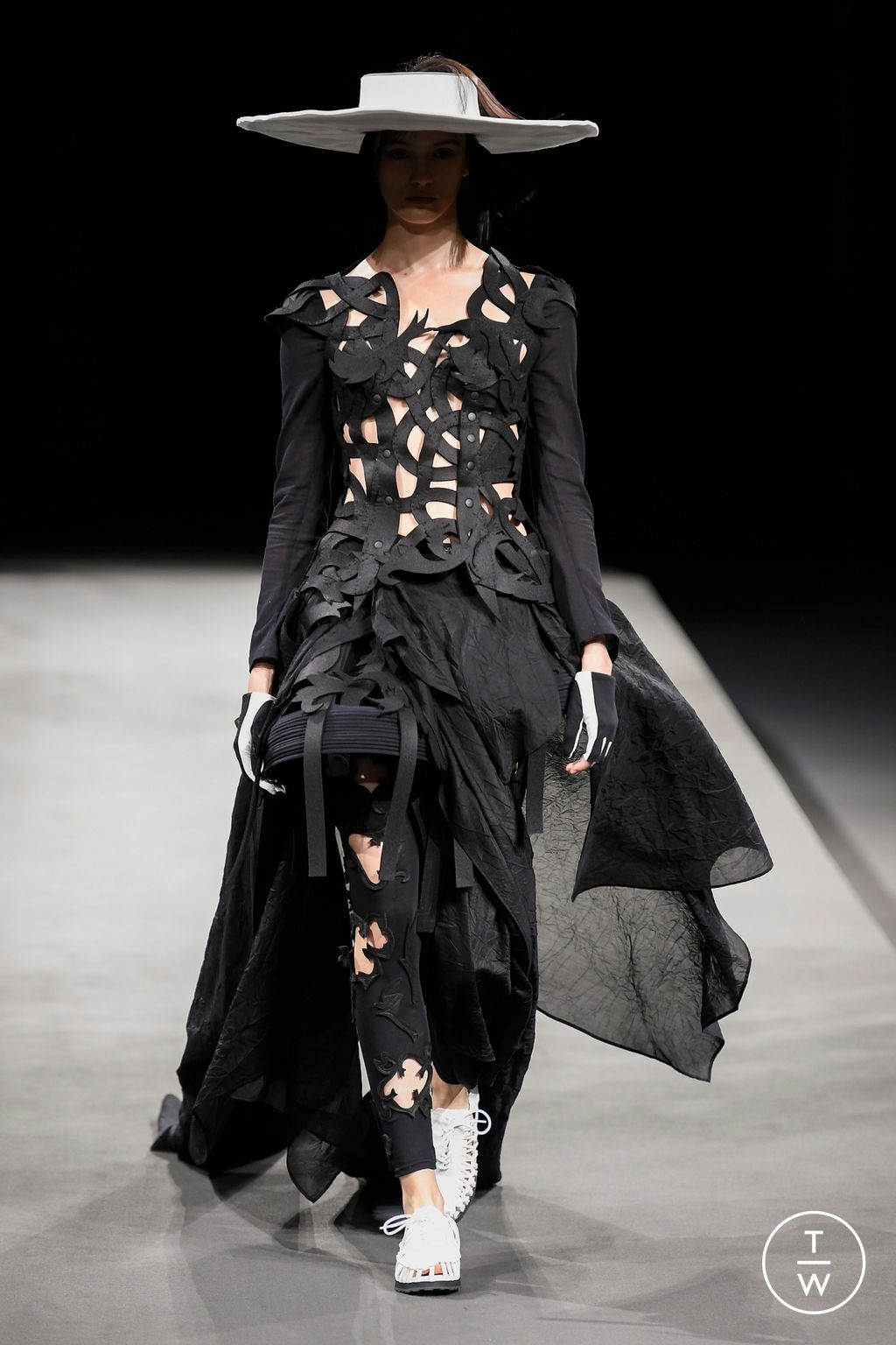 Fashion Week Paris Spring/Summer 2023 look 45 from the Yohji Yamamoto collection womenswear