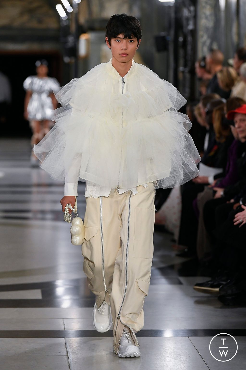 Fashion Week London Spring/Summer 2023 look 37 from the Simone Rocha collection womenswear